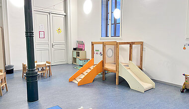  Kita Little Giants Esslingen Alte Feuerwache - Gruppenraum mit Spielgerät