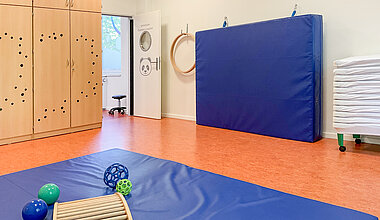 Kita Petits Géants Hamburg Lokstedt - Schlafraum und Turnhalle