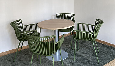 Kleine Riesen Nürnberg Rennweg - Bereich mit Stühlen für die Eltern 