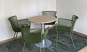 Kleine Riesen Nürnberg Rennweg - Bereich mit Stühlen für die Eltern 