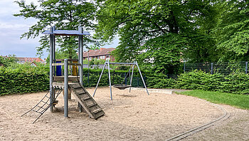 Kita Kleine Riesen Münster Schützenhof - Sandspielplatz mit Klettergerüst