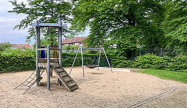 Kita Kleine Riesen Münster Schützenhof - Sandspielplatz mit Klettergerüst