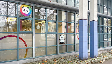 Kita Kleine Riesen Esslingen Plochinger Straße - beklebte Fensterfront